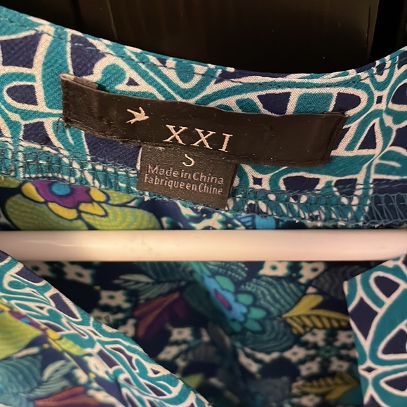 NWOT XXI brand beautiful short sleeve sheer blouse. Light & flowy. Size S. - Picture 2 of 4